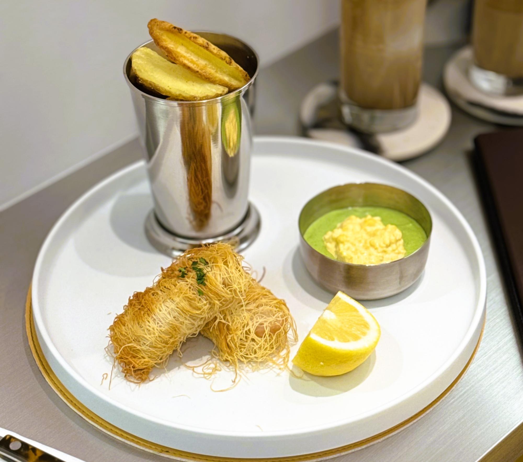 フィッシュ＆チップス トリュフ＆チーズ 1880円（税込）／タルタルソース＆グリンピースペースト 1,980円（税込）