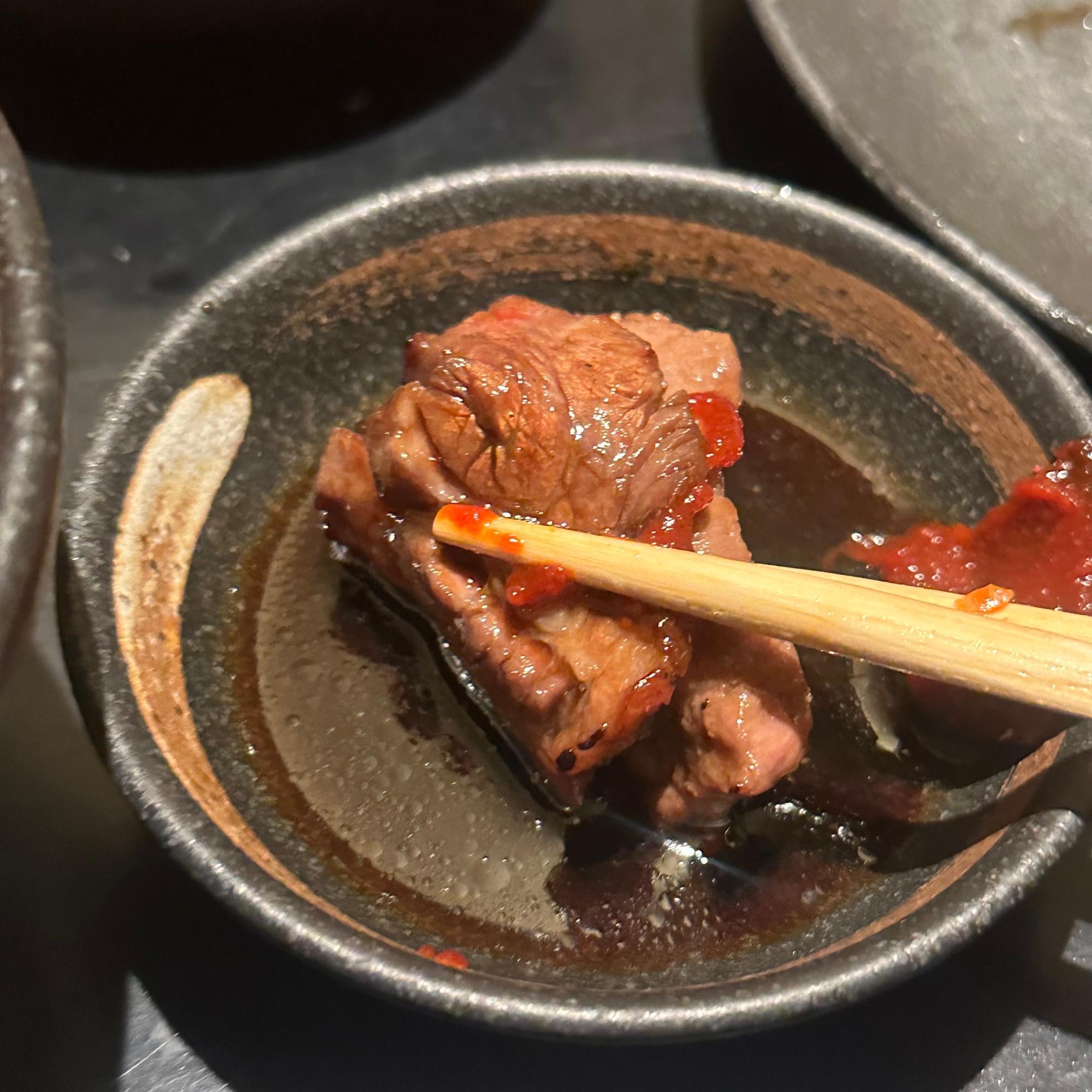 タレはさらっとしたあっさり系で、脂のあるカルビでも重たくなりすぎず、ハラミと肩ロースも素直に旨さを感じられます。