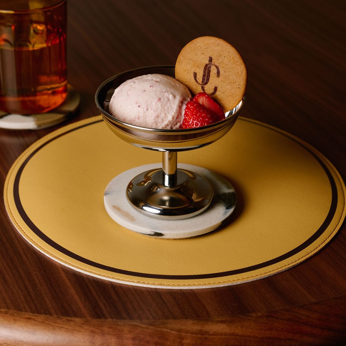 公式画像：アイスクリーム（バニラ/ストロベリー）各900円（税込）