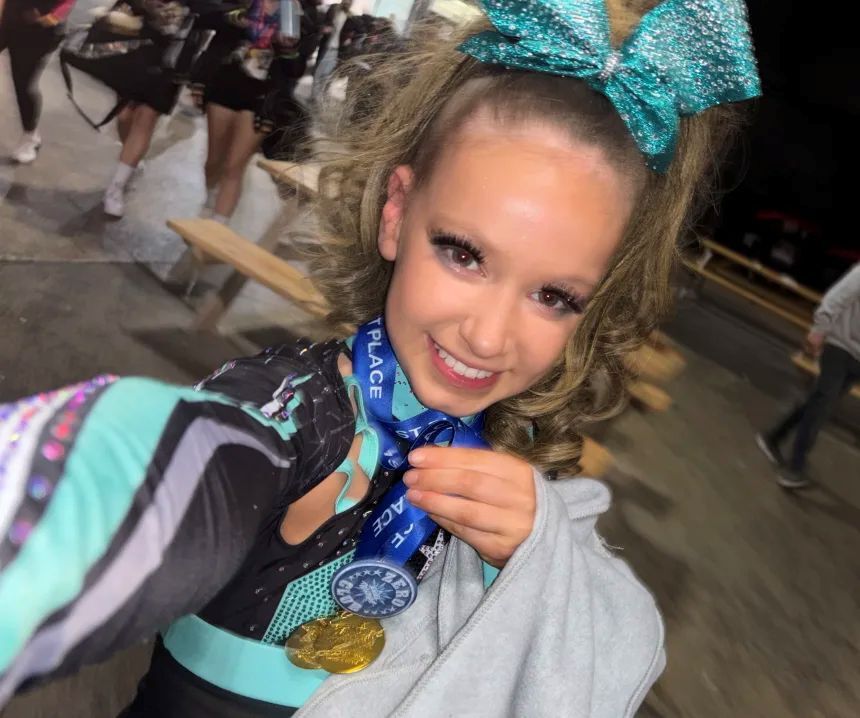 チアリーディングに打ち込むオーストラリアの14歳、ルーシー・ブルックスさん/Emma Brooks