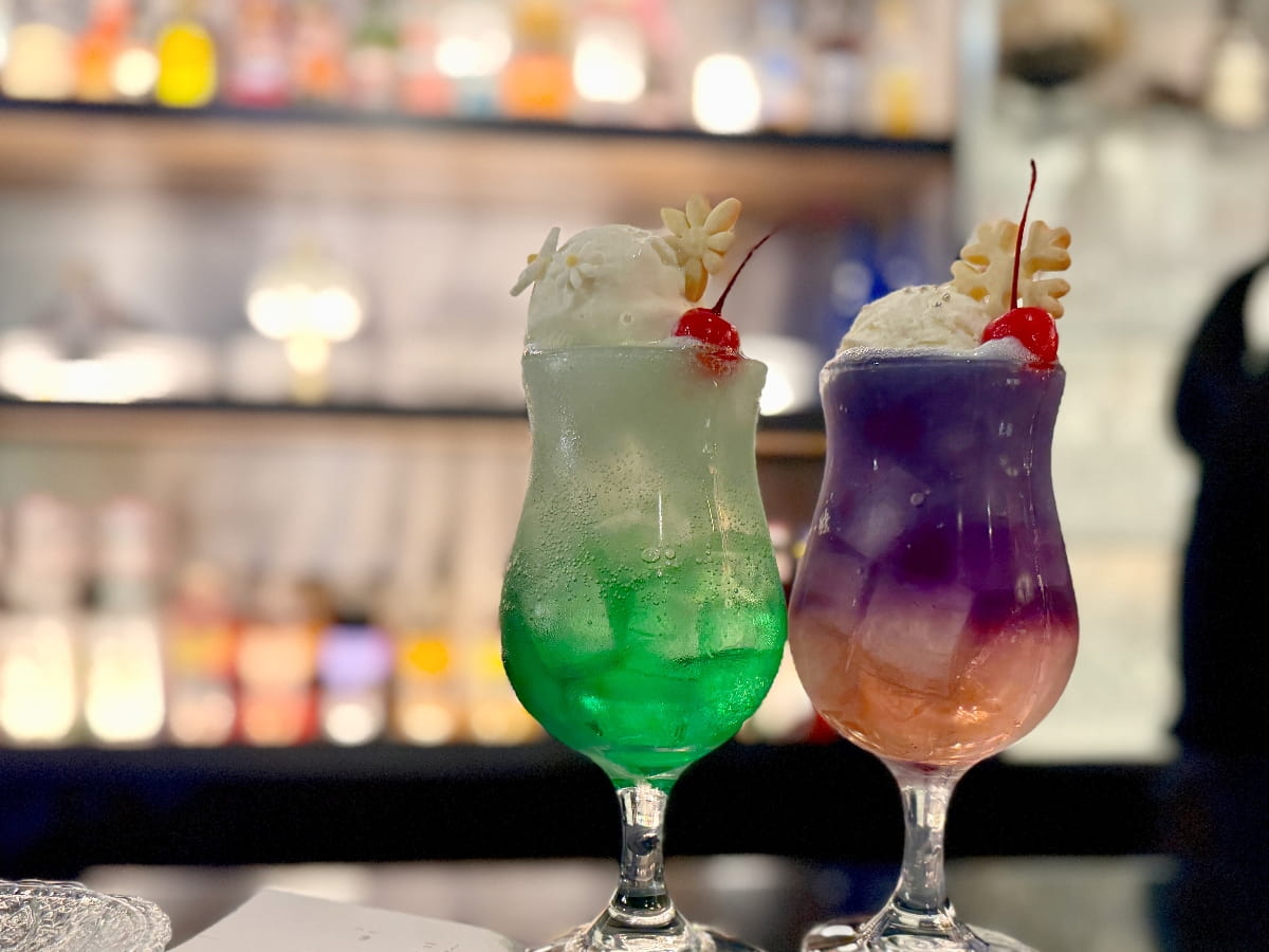推し色でオーダーも♪芦屋『Cafe & Gallery 洋燈』で世界で一つだけのクリームソーダ [画像]