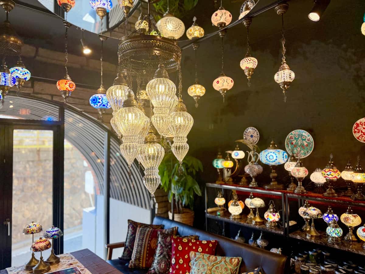 推し色でオーダーも♪芦屋『Cafe & Gallery 洋燈』で世界で一つだけのクリームソーダ [画像]
