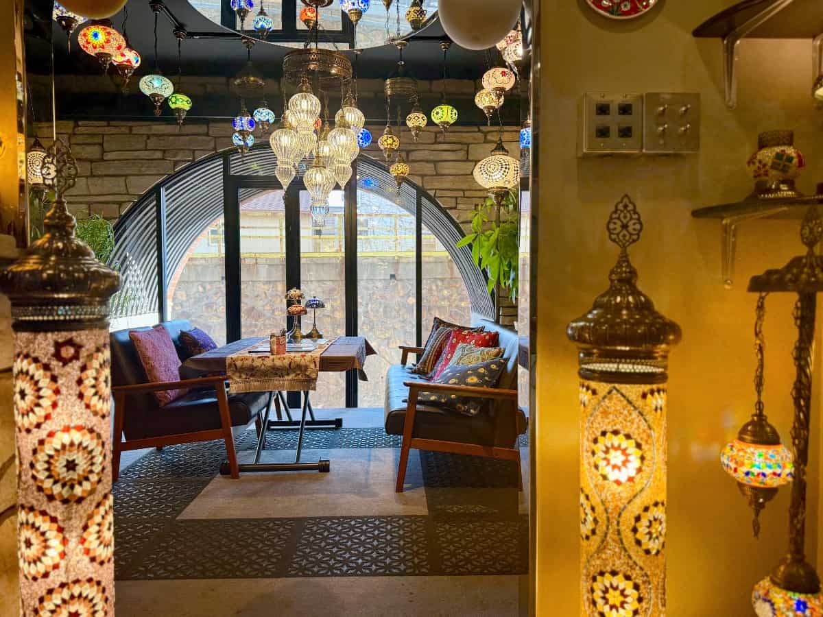 推し色でオーダーも♪芦屋『Cafe & Gallery 洋燈』で世界で一つだけのクリームソーダ [画像]