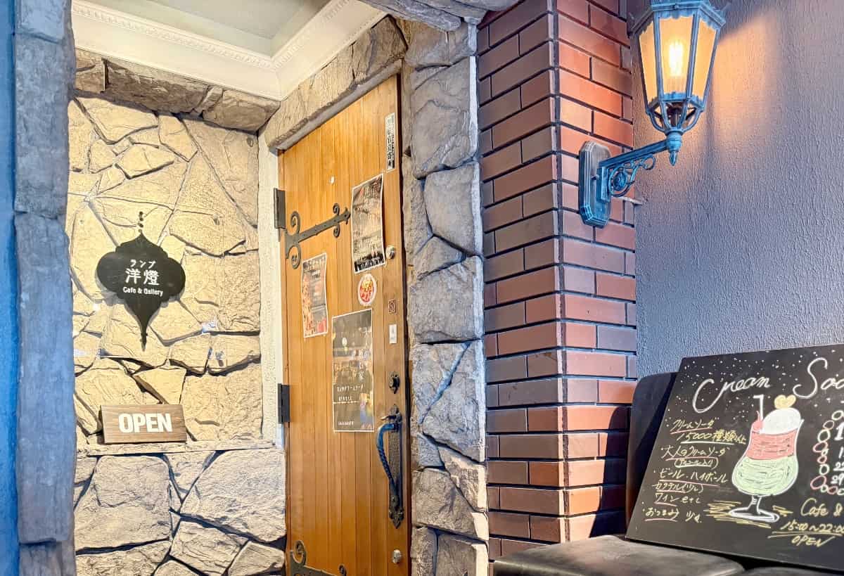 推し色でオーダーも♪芦屋『Cafe & Gallery 洋燈』で世界で一つだけのクリームソーダ [画像]