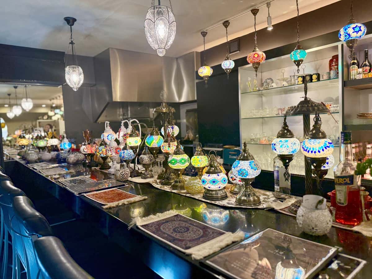 推し色でオーダーも♪芦屋『Cafe & Gallery 洋燈』で世界で一つだけのクリームソーダ [画像]