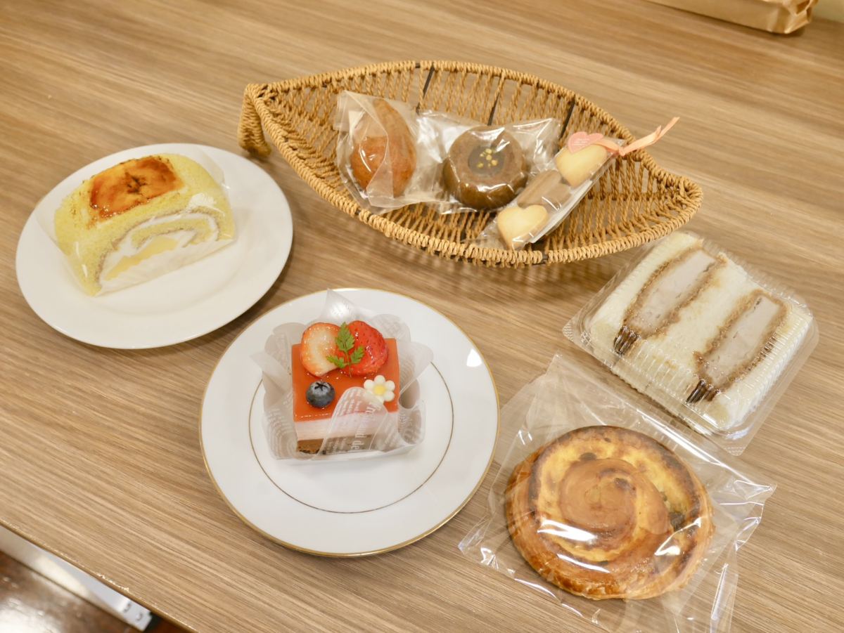 焼き菓子・生菓子・パンがずらり♪神戸製菓専門学校に併設された『cafe Bene!』 [画像]