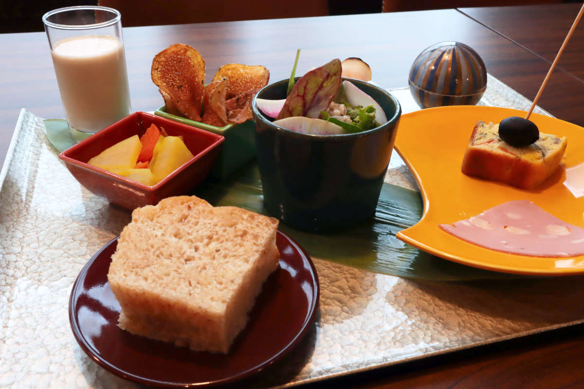 「前菜八寸盛り合わせ」