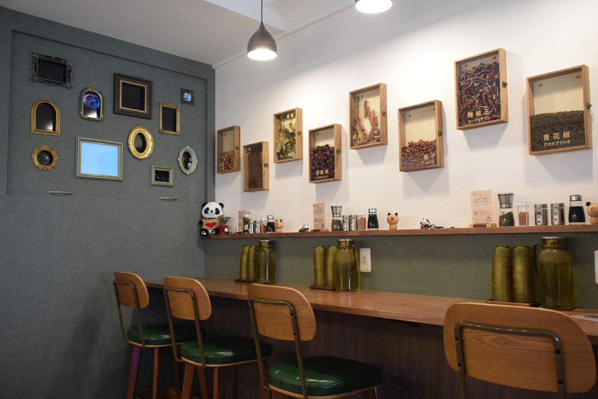 福来パンダ麻辣烫 神戸三宮店 1階カウンター席