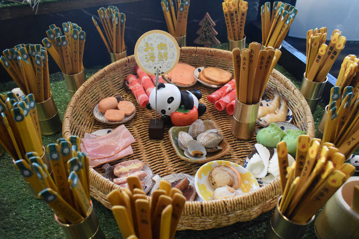 パンダがテーマのマーラータン店『福来パンダ麻辣烫 神戸三宮店』はエンタメたっぷり [画像]