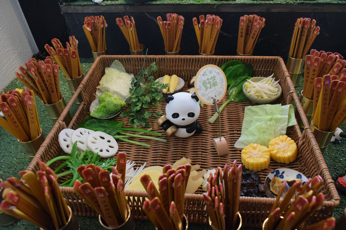 パンダがテーマのマーラータン店『福来パンダ麻辣烫 神戸三宮店』はエンタメたっぷり [画像]