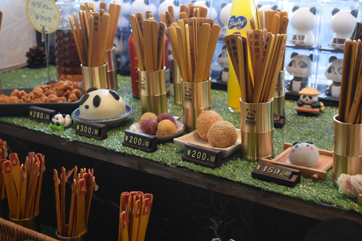 パンダがテーマのマーラータン店『福来パンダ麻辣烫 神戸三宮店』はエンタメたっぷり [画像]