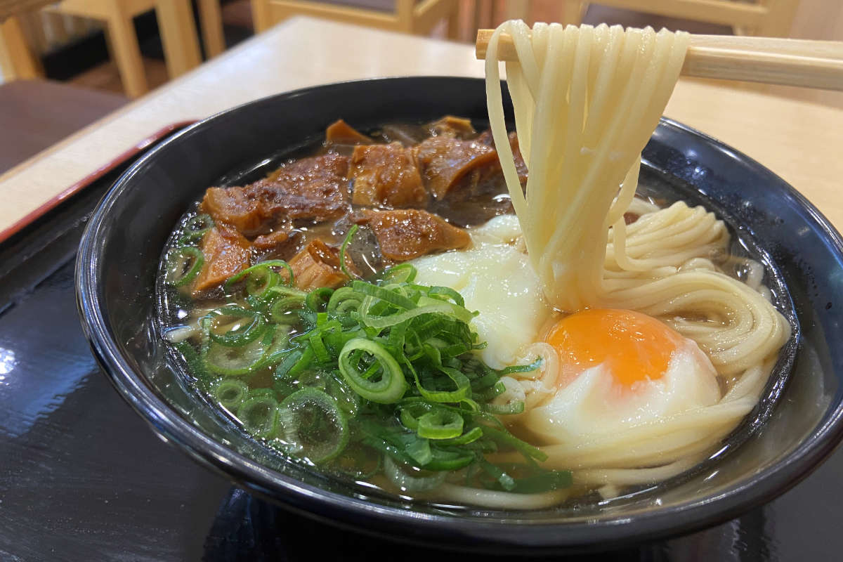 三宮で“えきそば”を楽しめる♪さんちかにオープン『マネキダイニング』で「神戸ぼっかけえきそば」を実食 [画像]