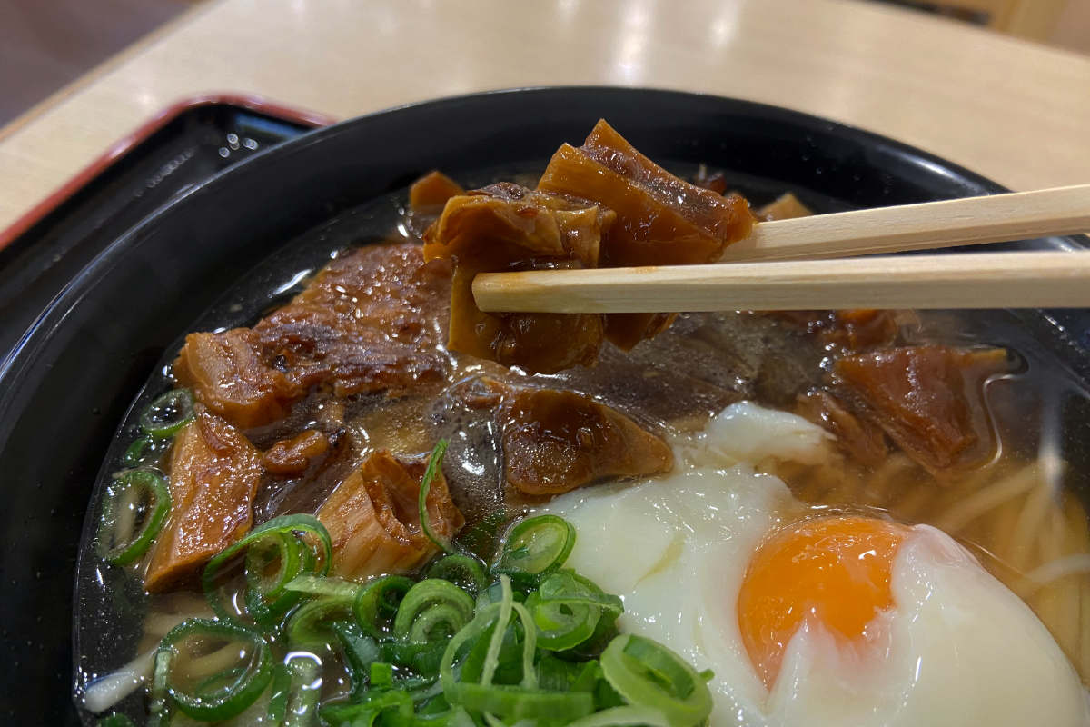 三宮で“えきそば”を楽しめる♪さんちかにオープン『マネキダイニング』で「神戸ぼっかけえきそば」を実食 [画像]