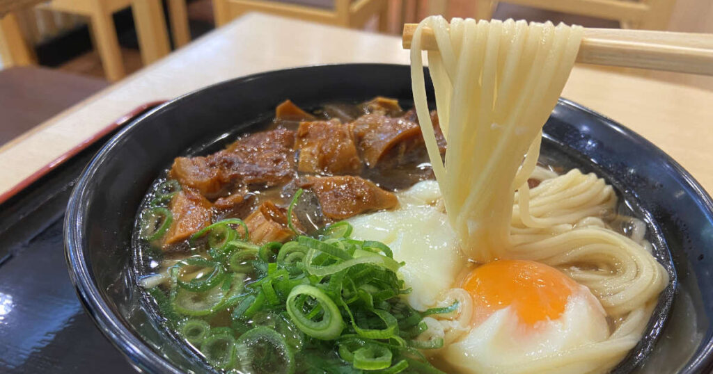 三宮で“えきそば”を楽しめる♪さんちかにオープン『マネキダイニング』で「神戸ぼっかけえきそば」を実食 | Kiss PRESS(キッスプレス)