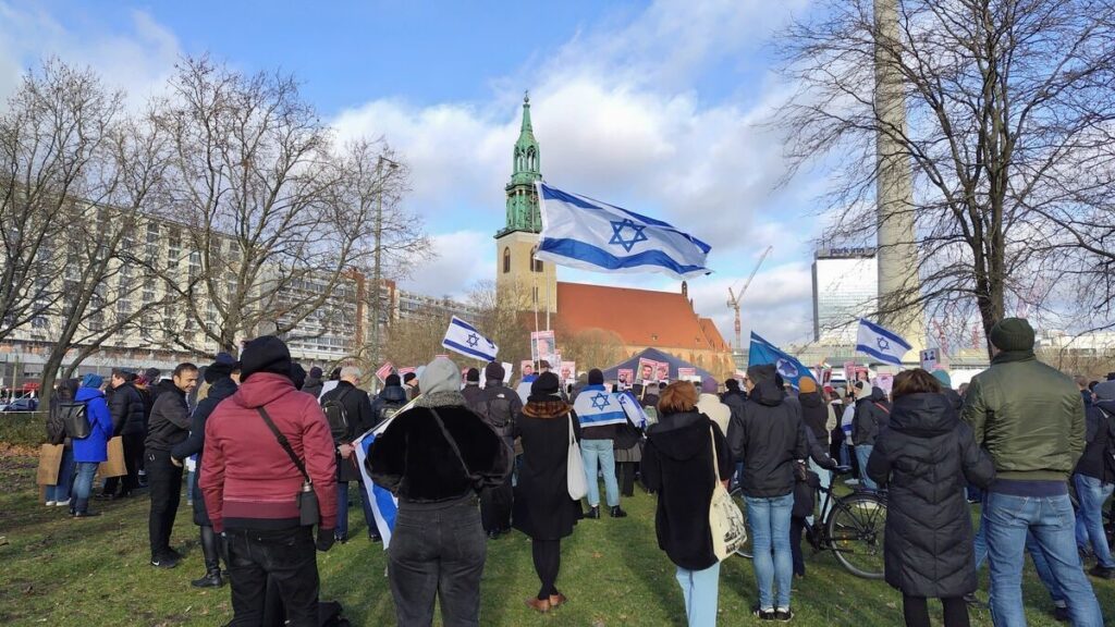 互いに｢恥を知れ｣と罵り合う…ホロコースト追悼の日のベルリンで露呈した"決定的な分断" | PRESIDENT Online（プレジデントオンライン）