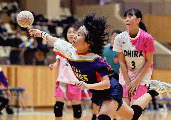 女子　野木ＪＨＣルーキーズ－大平ＨＳ決勝　後半14分、野木ＪＨＣルーキーズ・松田がシュート