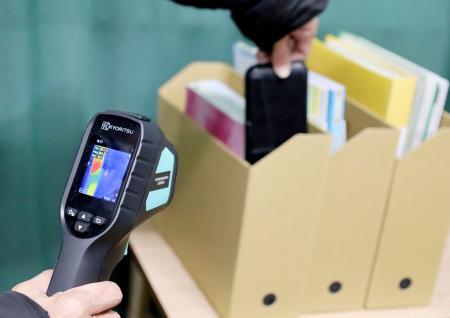 探知機で学校内の隠しカメラ点検 名古屋、教諭らの盗撮事件受け | | 全国のニュース