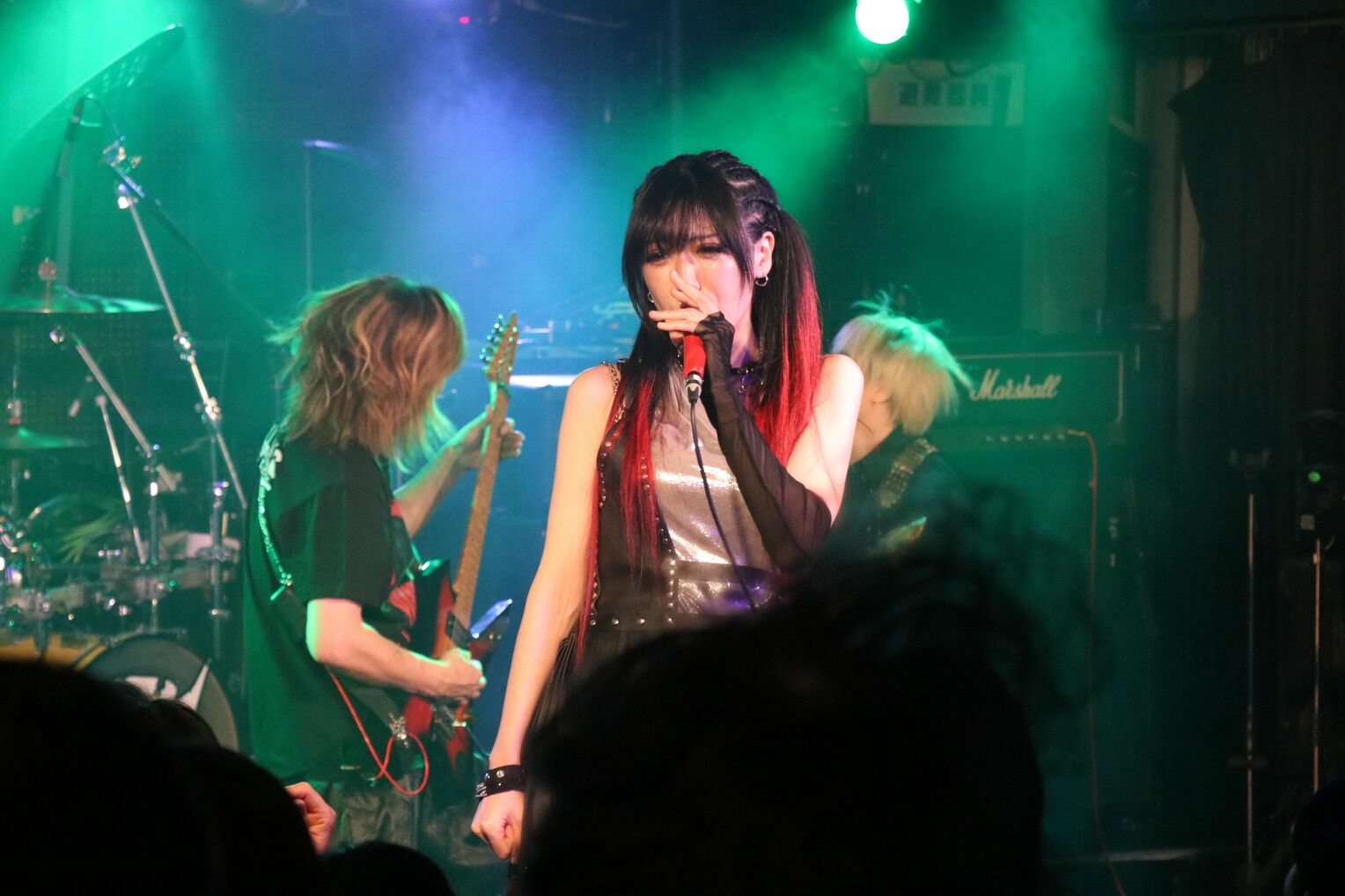 大山まきBand＝12月14日、沖縄市の7th Heaven Koza