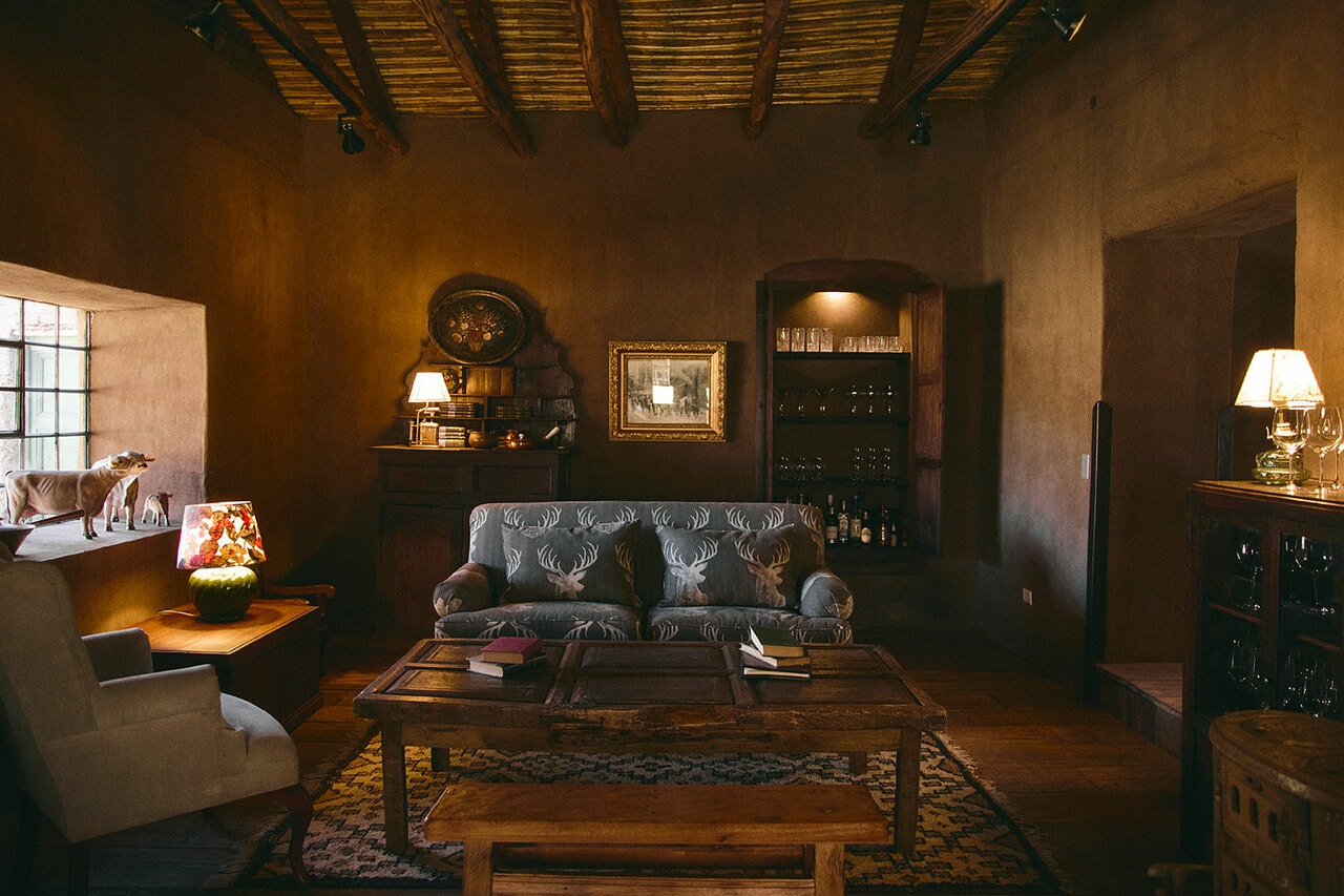 メインオフィスやダイニングは古い農家の建物をリノベショーンした。