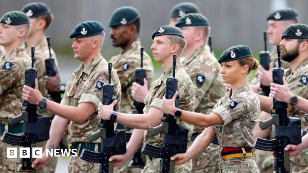 英国、人材採用促進のため軍事ギャップイヤーを設ける