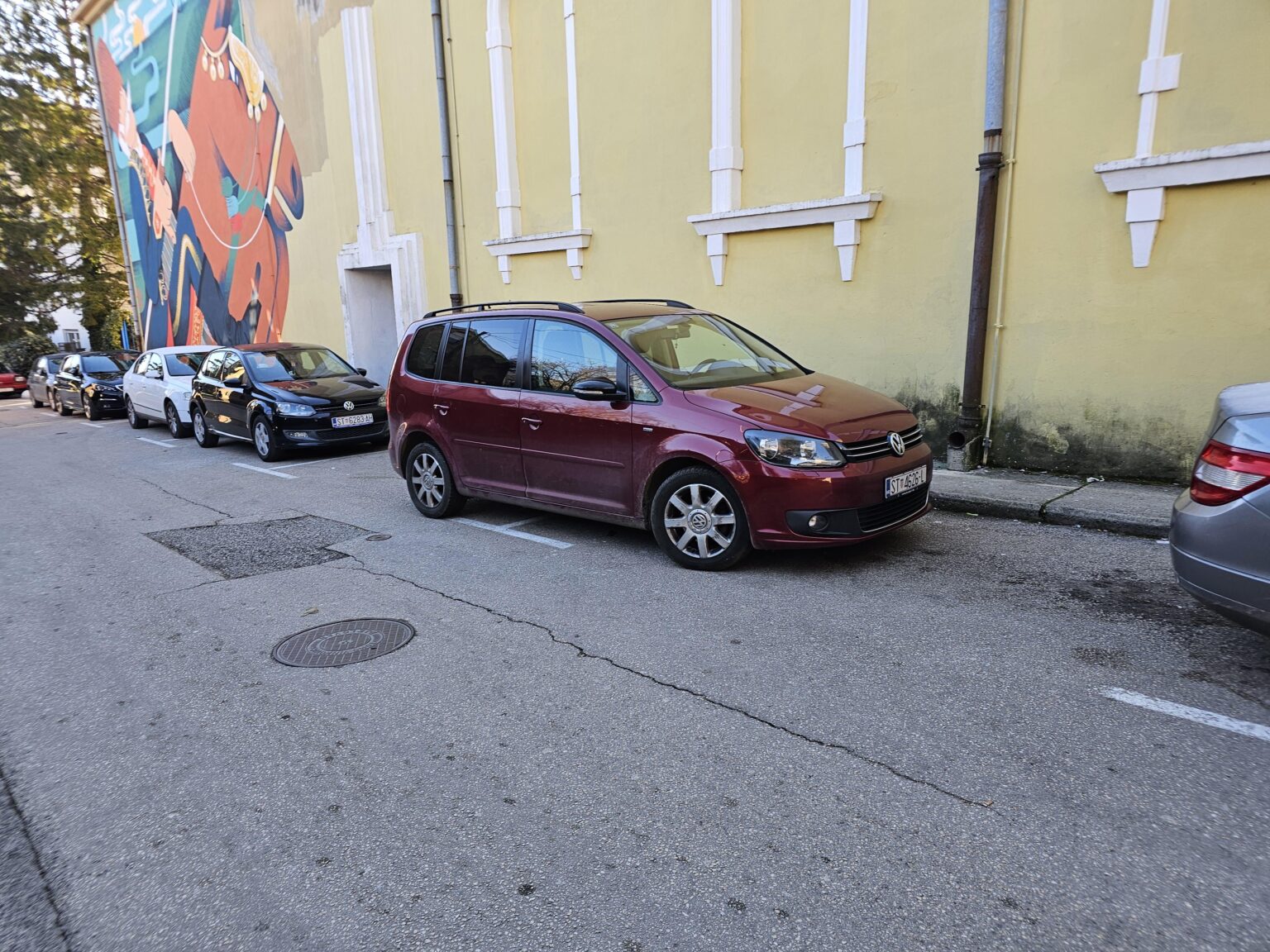 なぜ人々はまだこのように駐車するのでしょうか？