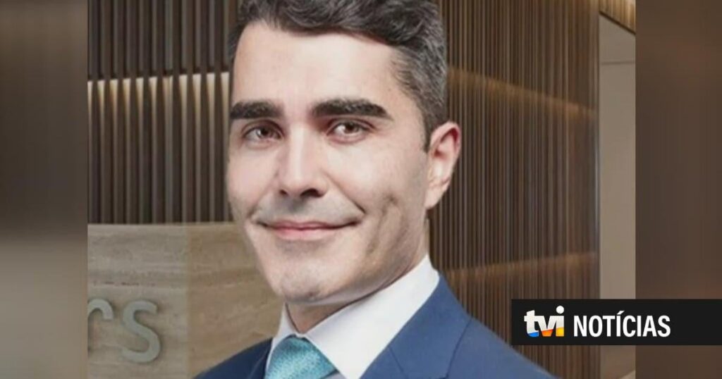 「パパかビッグダディを教えて」：未成年者への性的虐待で拘束された元法務大臣の副官に関する新たな情報がある