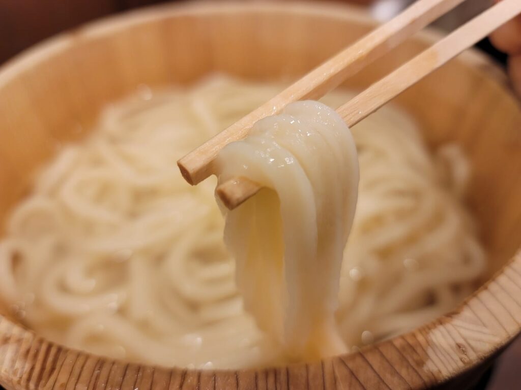 【徳島県】年内最後!「丸亀製麺」恒例の毎月1日開催「釜揚げうどん半額」は本日12月1日開催予定♪2025年最後のお得も逃さず締めくくろう!来月は開催ナシ | 号外NET 徳島市 釜揚げうどん