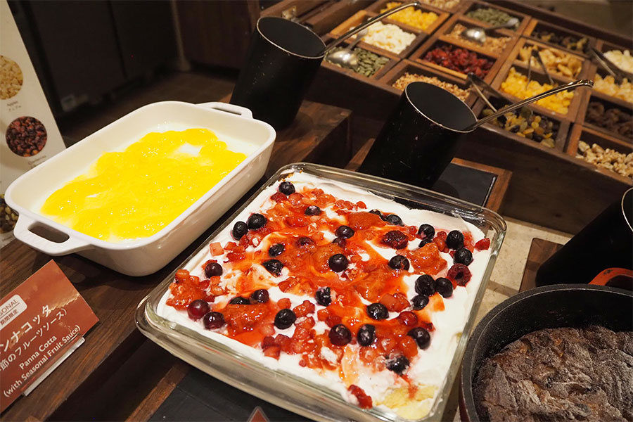 ディナー限定「スコップケーキ」は好きな量を盛り付けれる（Lmaga.jp撮影）