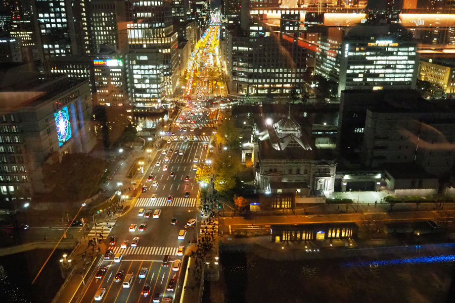 輝く御堂筋…この角度で！？ １２月は予約急増の「穴場ビュッフェ」 | Lmaga.jp