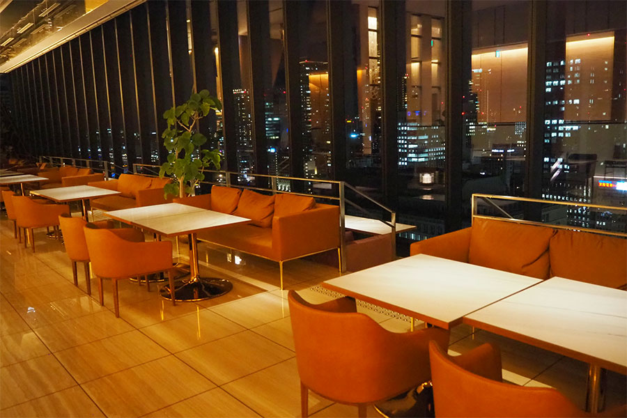 グループ利用も多い店内は106席、個室（別料金）も完備（Lmaga.jp撮影）