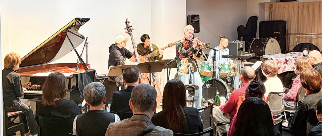 大野俊三さんら５人 ジャズライブで観客魅了 長津田のスタジオで〈横浜市緑区〉