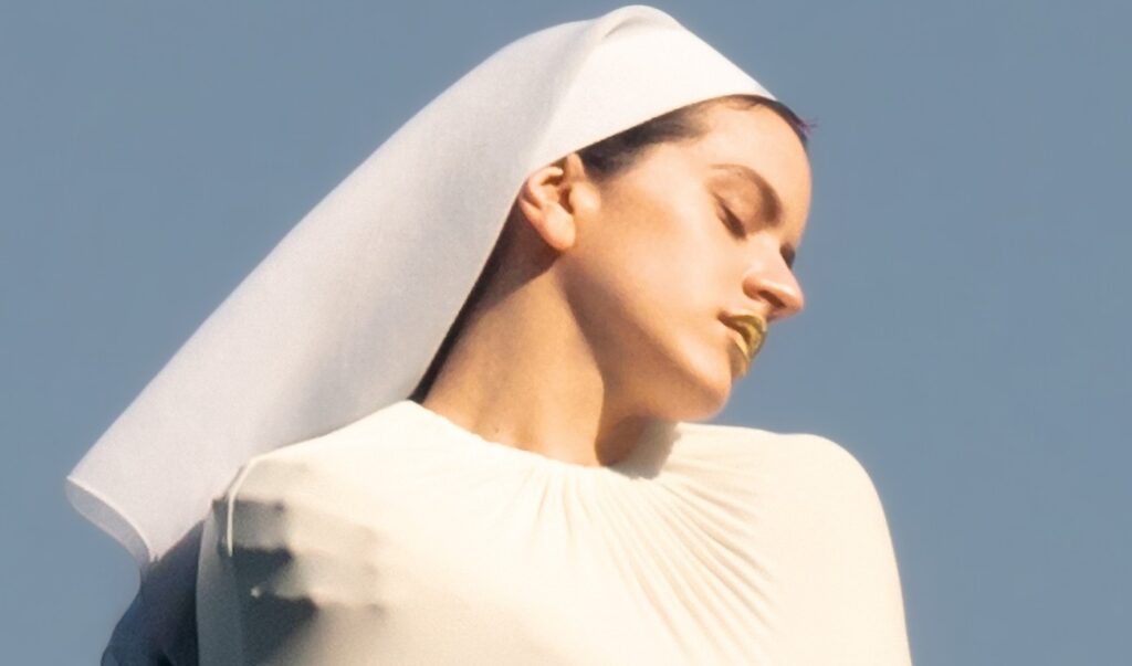 スペイン発のグローバル・アイコン ロザリアの日本限定スペシャルグッズが期間限定発売 | Qetic