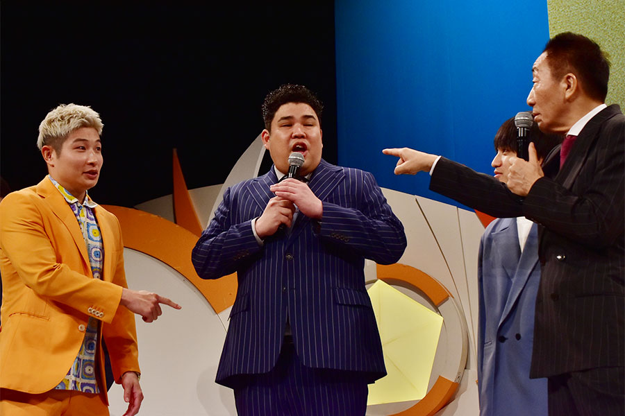 復帰後の対応をカウスに指摘され慌てる山下（12月1日 Lmaga.jp撮影）