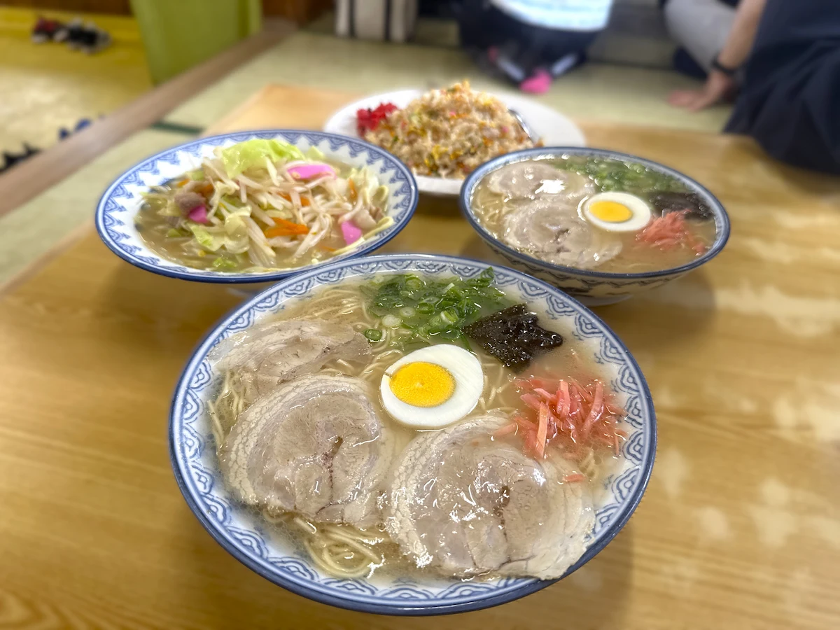 丸好食堂の大盛ラーメン