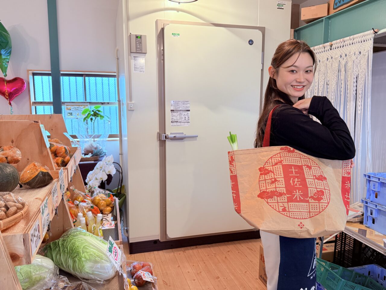 2025年10月20日に高知市高須にオープンした”ユニークな八百屋”「森尾商店」の店内の様子