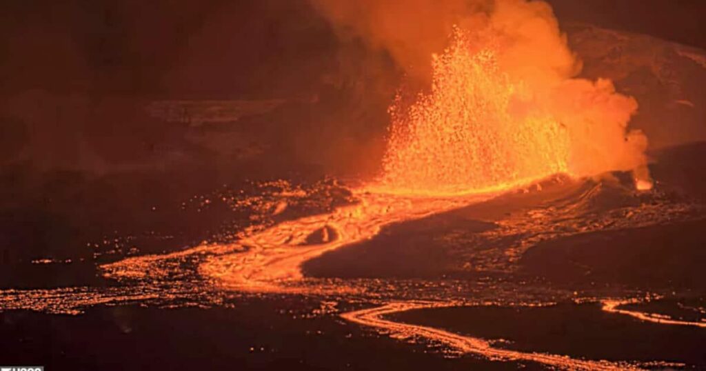 米ハワイのキラウエア火山が噴火、異例の3カ所同時 溶岩など一時高さ370mに達する