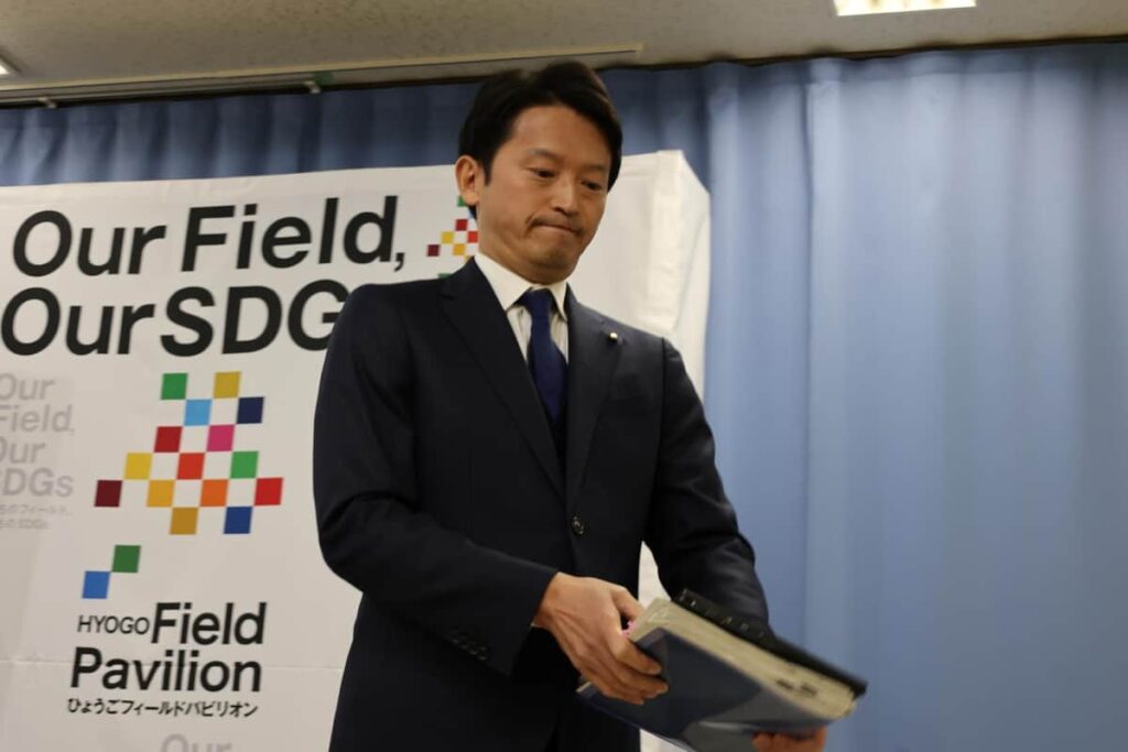 荒れる会見...斎藤元彦知事は「真摯に受け止め」「適正、適法」ばかり　外では「斎藤辞めろ」の声、混乱の1年: J-CAST ニュース