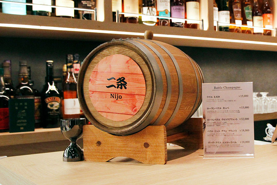 オリジナルブレンドウイスキー「二条」（写真提供＝NBG）