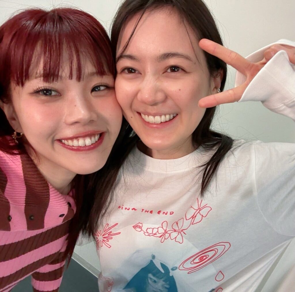 「最高の組み合わせ」「可愛い...」生田絵梨花＆アイナ・ジ・エンド、笑顔あふれる2ショットにファン大盛況！ | 話題の投稿 | スポーツブル (スポブル)