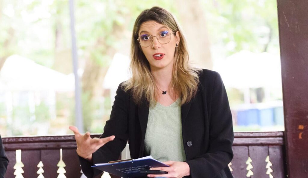 ディアナ・ブゾイアヌ大臣、議会での討論中にAURとPSDに攻撃/USR副次官：「マフィアが壊滅しつつあることに震えている。環境警備隊、ルーマニア水域、ロムシルバで盗むことができなくなったことに怒っているのか？」