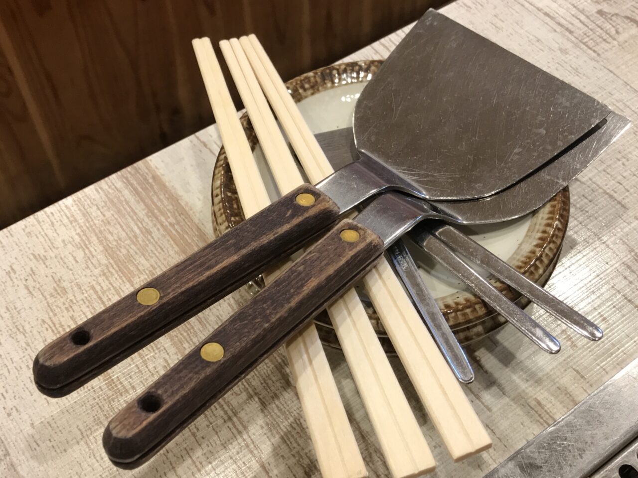 お好み焼き・お好み焼きのヘラのイメージ