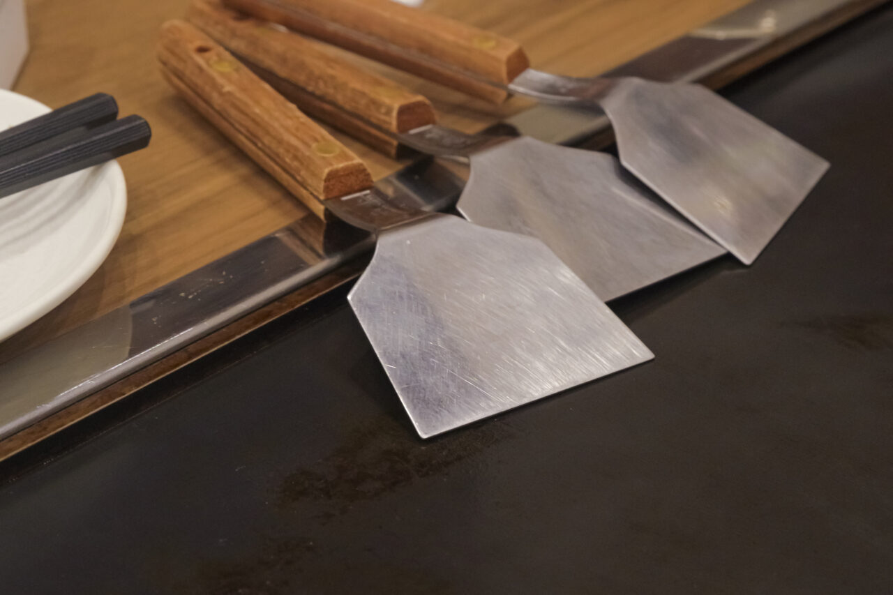 お好み焼き・お好み焼きのヘラのイメージ