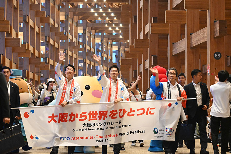 「EXPO アテンダント×キャラクター ワールドフェスティバル」の様子（9月16日・Lmaga.jp撮影）