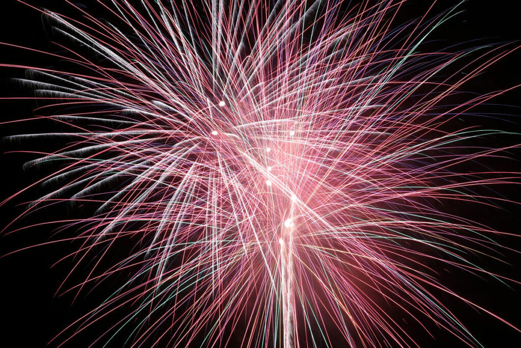 【2025】「こうふ開府の日 こうふ冬花火」が本日開催！ランタンと花火の共演も | 夜景FANマガジン