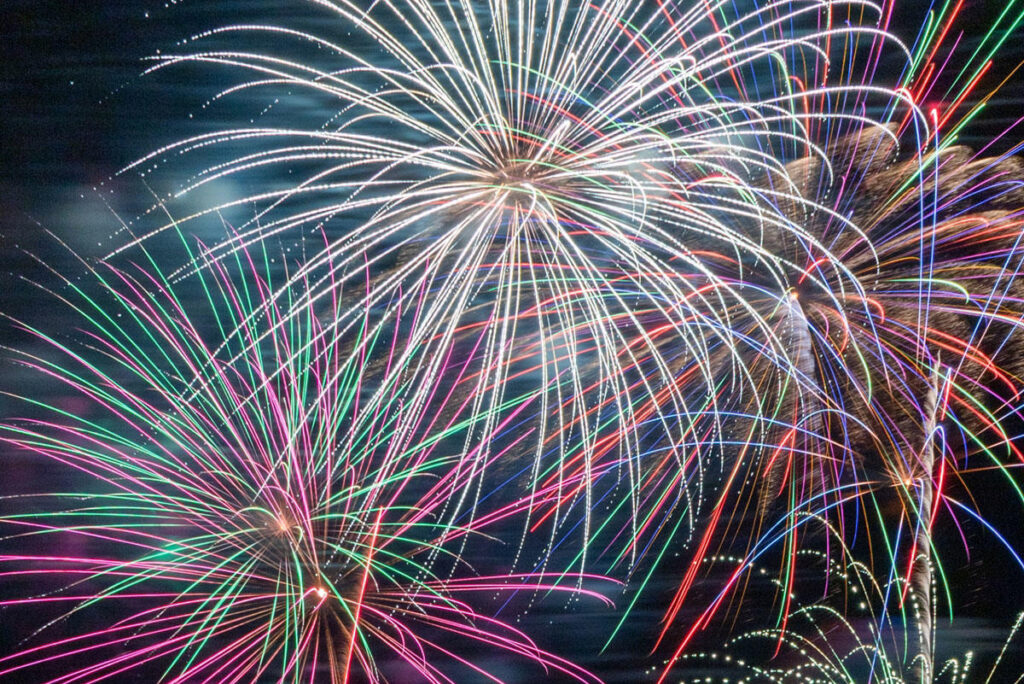 【2025】愛媛・今治の冬花火「能島水軍花火」が本日開催!四千発の花火を打ち上げ | 夜景FANマガジン 【2025】愛媛・今治の冬花火「能島水軍花火」が本日開催!四千発の花火を打ち上げ | 夜景FANマガジン