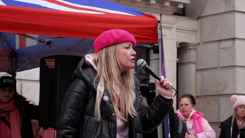 反移民運動の新たな顔、英国の「ピンク・レディース」とは - CNN.co.jp