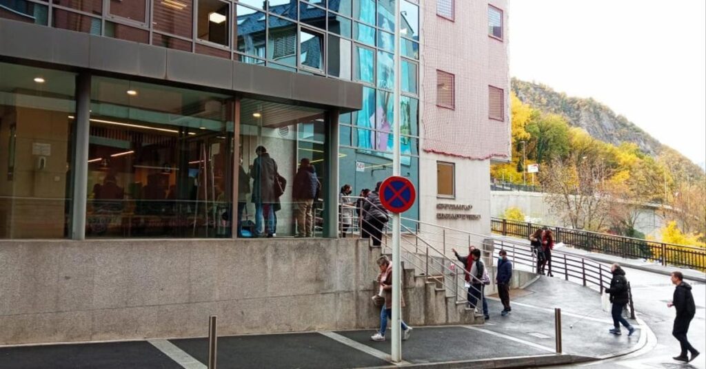 パに住居を失った詐欺：移民に500ユーロの偽証明書