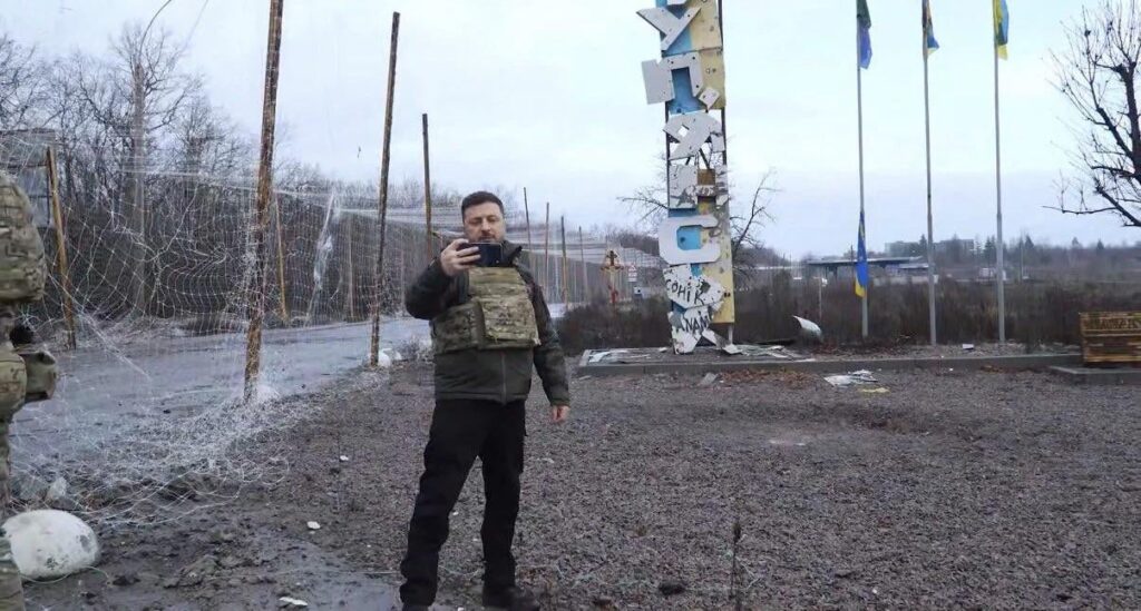 ロシア人はクピャンスクを占領したと約20回発表した。今日、ゼレンスキー大統領はロシア軍が市内から完全に追い出された後、市内に行き、この声明を発表した。