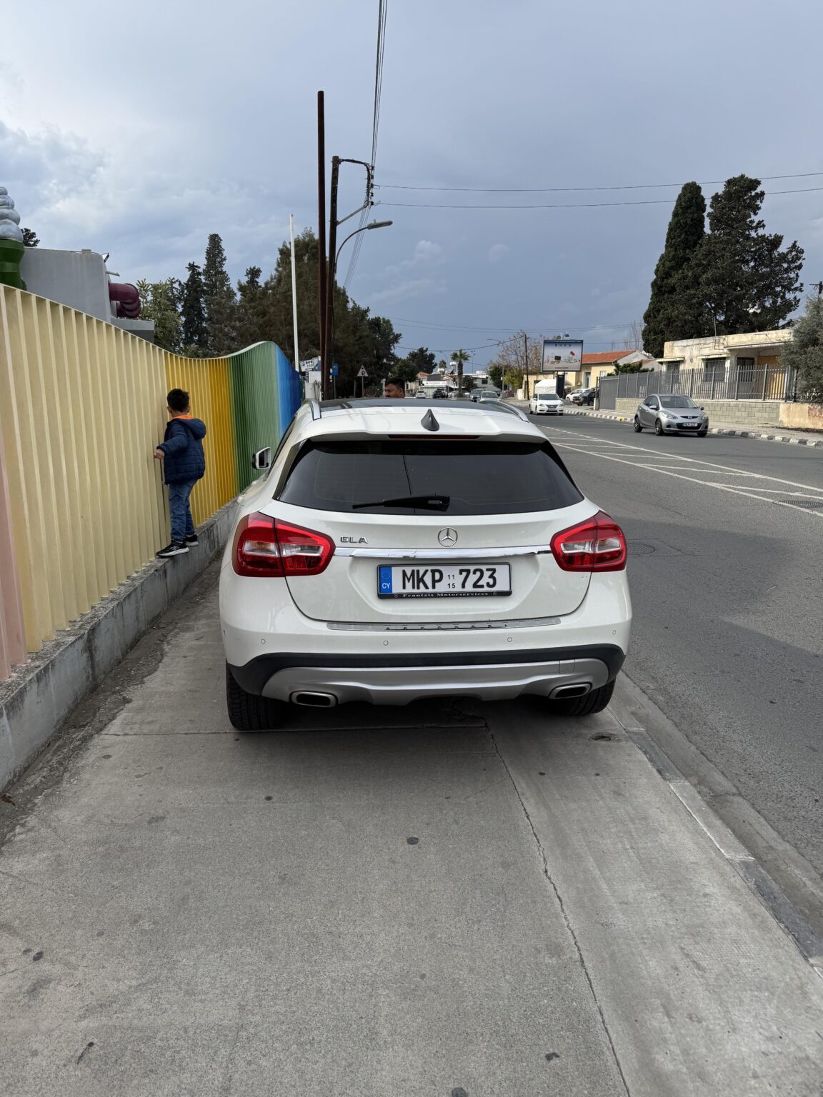 ベビーカーの人がたくさん通るクソ駐車場