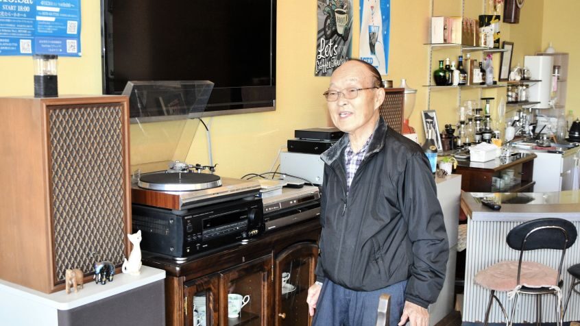 館林のカフェ「Corasse（コラッセ）」はキクチデンキの中で営業中　こだわりの音響機器で音楽が楽しめます！ | とりぷれ